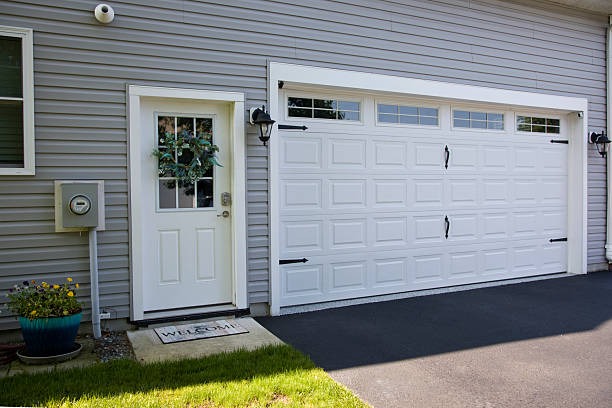 24/7 Emergency Garage Door Panel Replacement experts in Tresckow, PA